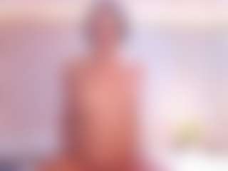 Live cam show with Kimberly-Montiel - Shaved Pussy Brown Hair on CSO-WL