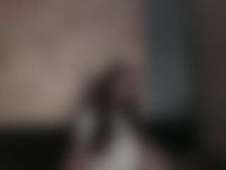 Live cam show with Silvia - Full Nudity on AdultVida.com