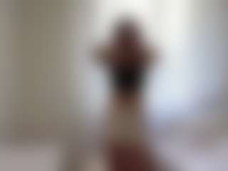 Bella's Live Sex Cam Show
