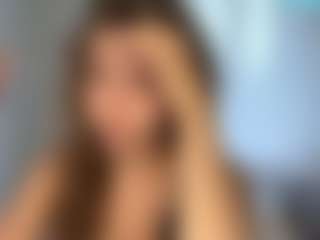 Live cam show with Bella - Skinny on Uber Horny