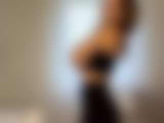 Bella's Live Sex Cam Show