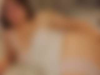 Live cam show with KittyLiikk - Moaning on Camsoda