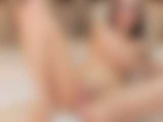 Live cam show with Payton-Oliver - Shaved Pussy on Dare Cams