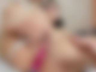 Live cam show with Payton-Oliver - Petite on friskycurves.com