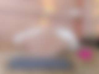 Live cam show with Payton-Oliver - Flashing on Gym Cam Girls