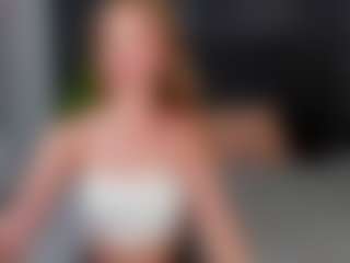 Live cam show with rina-balle - Twerking on parknlotfishbdy