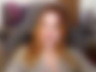 Live cam show with RoslynEgler - Small Tits on livesuperchat.net