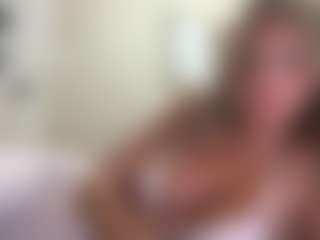 Live cam show with Tessaxsloane - Brown Eyes on Camsoda Late Night