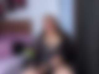 Live cam show with VictoryMilf - Average on Camiplay Live