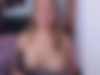 Live cam show with VictoryMilf - Average on Camsoda
