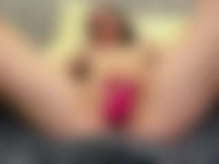 Live cam show with ZeniaArguello - Body Massage on Camsoda