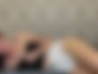 Live cam show with ZeniaArguello - Flashing on madthumbs