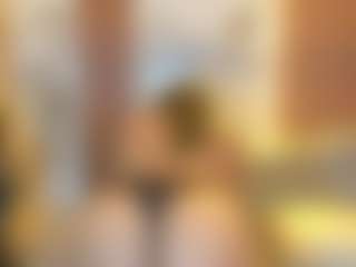 Live cam show with BELLABIGTITS - Fingers on friskycurves.com