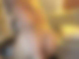 Live cam show with BELLABIGTITS - Fingers on Livezox