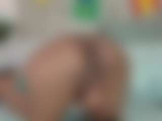 Live cam show with CandyLips4 - Brown Eyes on Streamer API
