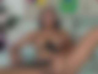 CandyLips4's Live Sex Cam Show