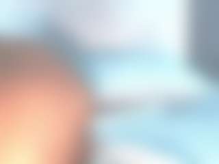Live cam show with LUNA-MARIN - Oil on crypto-cams