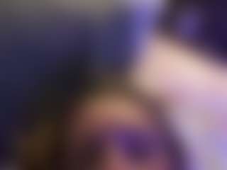 Live cam show with TMarieSquirts - Butt Plug on Camsoda