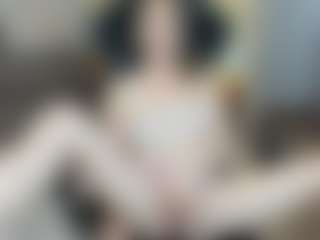 SquirtNalia MILF webcam performer live streaming
