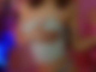Live cam show with AnnaLeah - New Teen (18+) on Milfs Live