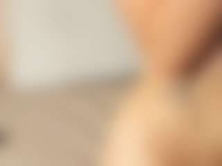 Live cam show with Cristine-Colins - Petite Teen (18+) on friskycurves.com