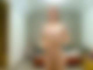 Live cam show with ElbaWidmaier - Average on StripNow