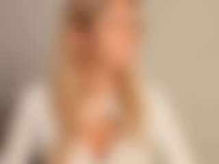 Live cam show with JoannieLarke - Blonde Hair on Streamer API