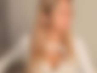 Live cam show with JoannieLarke - New Young Adult on Streamer API