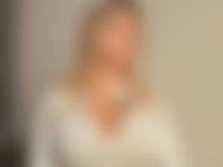 JoannieLarke's Live Sex Cam Show