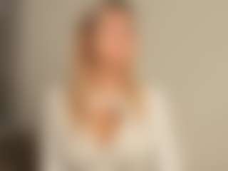 JoannieLarke's Live Sex Cam Show