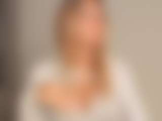 Live cam show with JoannieLarke - Brown Eyes on Uber Horny