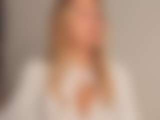 JoannieLarke's Live Sex Cam Show