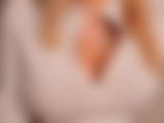 Live cam show with JoannieLarke - Tattoos on StripNow