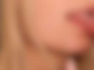 JoannieLarke's Live Sex Cam Show