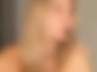 JoannieLarke's Live Sex Cam Show