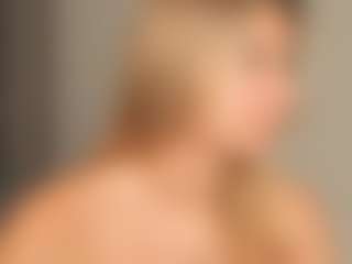 JoannieLarke's Live Sex Cam Show