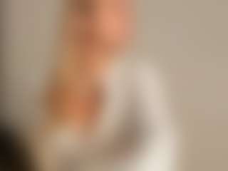 Live cam show with JoannieLarke - Moaning on Camsoda
