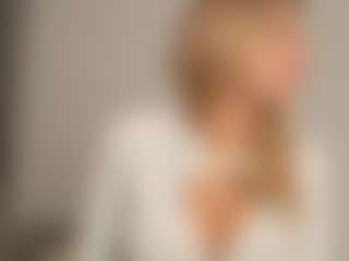 Live cam show with JoannieLarke - Moaning on Camsoda