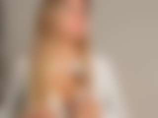 Live cam show with JoannieLarke - Moaning on Camsoda