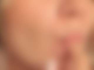 Live cam show with JoannieLarke - Moaning on Camsoda
