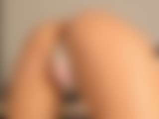 Live cam show with JoannieLarke - Moaning on SinfulBabes