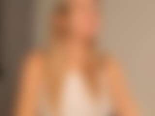 Live cam show with JoannieLarke - Moaning on Milfs Live
