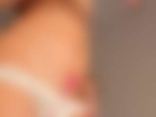 Live cam show with JoannieLarke - Moaning on Hubzter Live