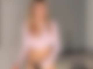 JoannieLarke's Live Sex Cam Show