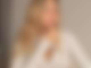 Live cam show with JoannieLarke - Blonde Hair on Camsoda