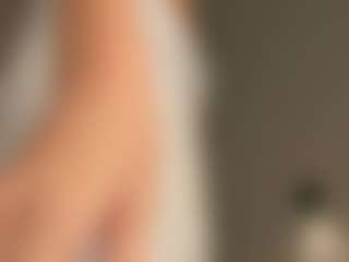 Live cam show with JoannieLarke - Blonde Hair on CamClone