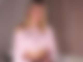 Live cam show with JoannieLarke - Camel Toe on justonemore.cc