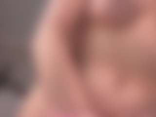 Live cam show with Luci-XO - Flashing on Camiplay Live