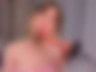 Live cam show with Luci-XO - Body Massage on livesuperchat.net