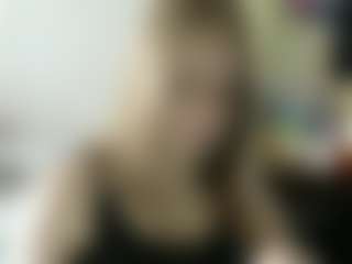 Live cam show with Luna - Average on livesuperchat.net